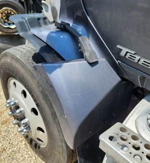 Kenworth T880 Left Fender Extension