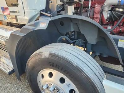 Mack Anthem Right Fender Extension