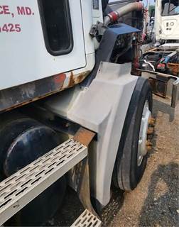 Mack CH613 Right Fender Extension