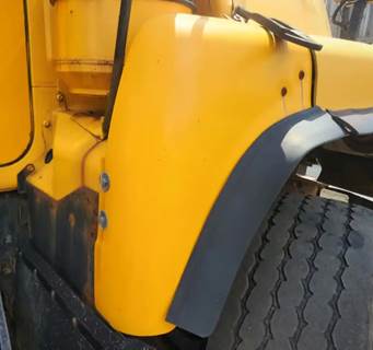 Mack DM688S Right Fender Extension