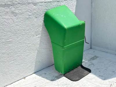 Peterbilt 385 Left Fender Extension