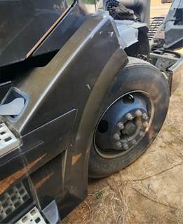 Volvo VNL Right Fender Extension