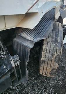 Volvo VNL Right Fender Extension