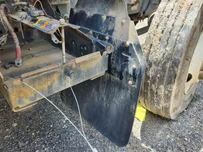 Mack Pinnacle Right Fender