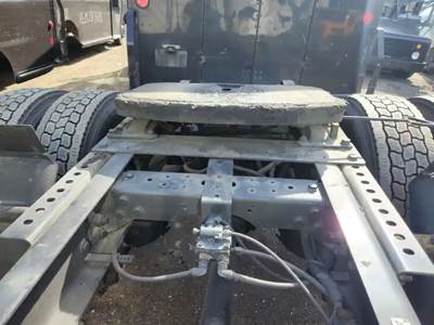 AIR SLIDE Fontaine Fifth Wheel for a 2013 International DuraStar 4400