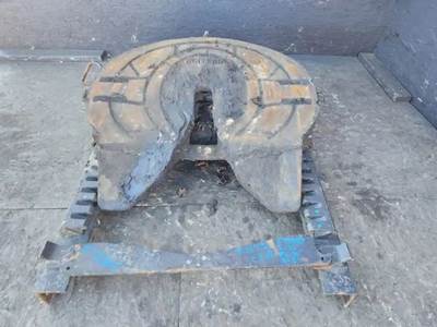 AIR SLIDE HOLLAND Fifth Wheel for a 2015 Peterbilt 579