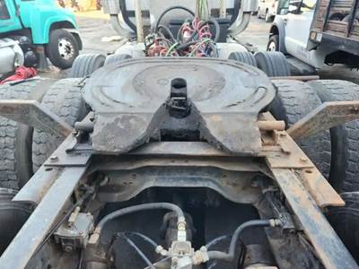 AIR SLIDE HOLLAND Fifth Wheel for a 1995 Mack CL713