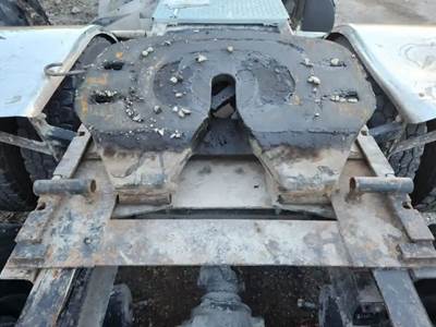 AIR SLIDE HOLLAND Fifth Wheel for a 2012 Peterbilt 384