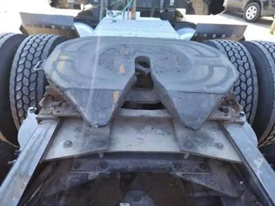 AIR SLIDE HOLLAND Fifth Wheel for a 2013 Peterbilt 384