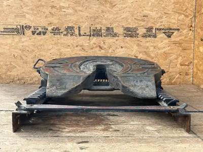 AIR SLIDE HOLLAND Fifth Wheel for a 2017 Peterbilt 579