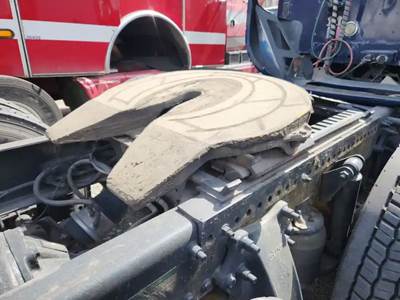 AIR SLIDE HOLLAND Fifth Wheel for a 2010 Freightliner Columbia 120