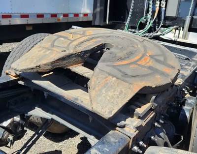 AIR SLIDE HOLLAND Fifth Wheel for a 2020 Peterbilt 567