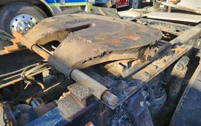 AIR SLIDE HOLLAND Fifth Wheel for a 2012 Freightliner Cascadia 125