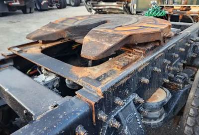 AIR SLIDE HOLLAND Fifth Wheel for a 2007 Peterbilt 379