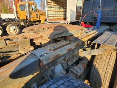 AIR SLIDE HOLLAND Fifth Wheel for a 1987 Freightliner FLC