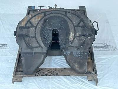 AIR SLIDE HOLLAND Fifth Wheel for a 2001 Peterbilt 379