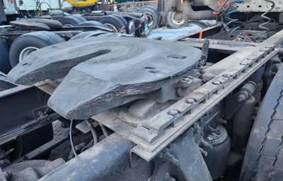 AIR SLIDE HOLLAND Fifth Wheel for a 2007 Freightliner ST120