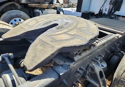 AIR SLIDE HOLLAND Fifth Wheel for a 2020 Peterbilt 579