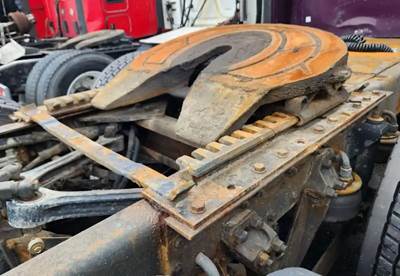 AIR SLIDE HOLLAND Fifth Wheel for a 2003 Kenworth W900