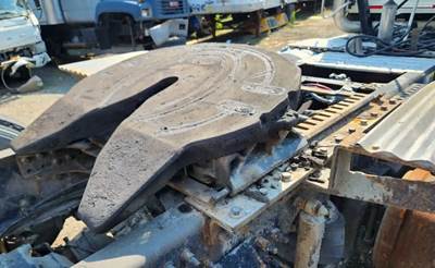 AIR SLIDE HOLLAND Fifth Wheel for a 2017 Mack CHU613