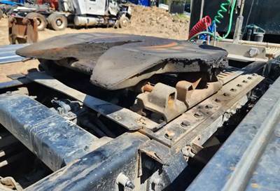 AIR SLIDE HOLLAND Fifth Wheel for a 2017 Peterbilt 365