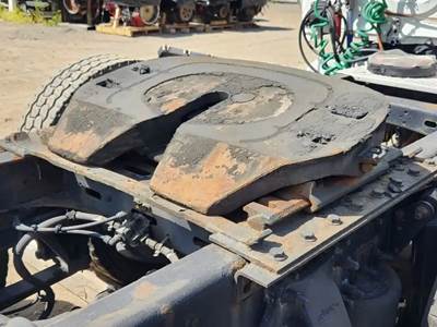 AIR SLIDE HOLLAND Fifth Wheel for a 2012 Freightliner Cascadia 125