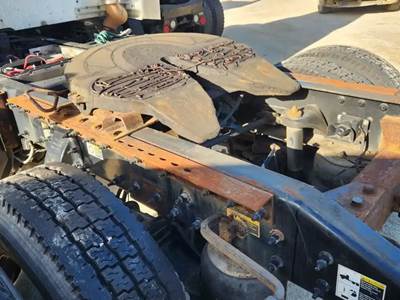 AIR SLIDE HOLLAND Fifth Wheel for a 2018 Peterbilt 579