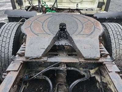 AIR SLIDE HOLLAND Fifth Wheel for a 2011 Freightliner Cascadia 125