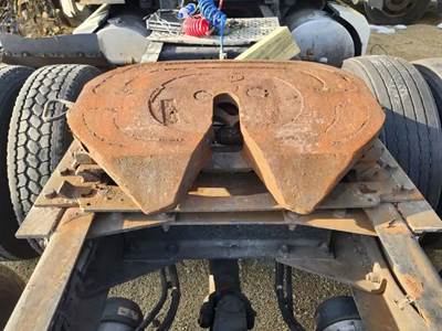 AIR SLIDE HOLLAND Fifth Wheel for a 2015 Kenworth T680