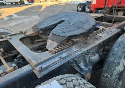 AIR SLIDE HOLLAND Fifth Wheel for a 2003 Mack CH613