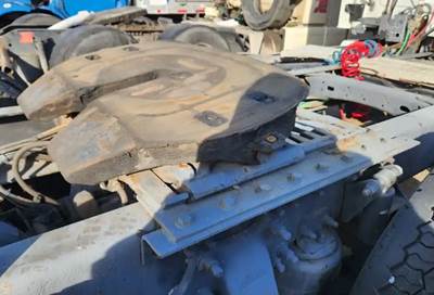 AIR SLIDE HOLLAND Fifth Wheel for a 2013 Freightliner Cascadia 125