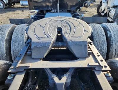 AIR SLIDE HOLLAND Fifth Wheel for a 2000 Kenworth W900