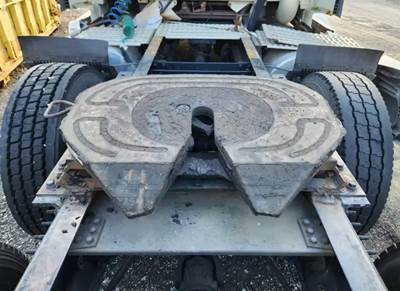 AIR SLIDE HOLLAND Fifth Wheel for a 2013 Volvo VNL