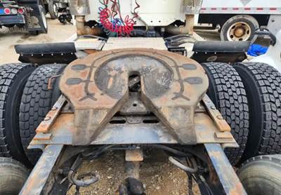 AIR SLIDE HOLLAND Fifth Wheel for a 2006 Freightliner Columbia 120