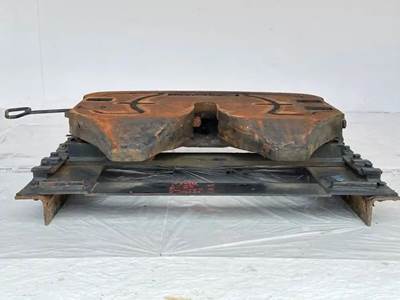 AIR SLIDE Simplex Fifth Wheel for a 2015 Volvo VNL