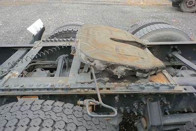 Fontaine AIR SLIDE Fifth Wheel for a 2011 Volvo VNL