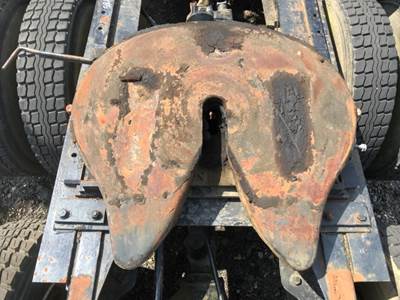 Fontaine AIR SLIDE Fifth Wheel for a 1985 Ford LNT8000