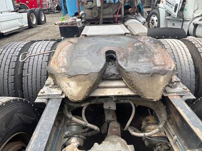 Fontaine AIR SLIDE Fifth Wheel for a 2005 Freightliner COLUMBIA 120