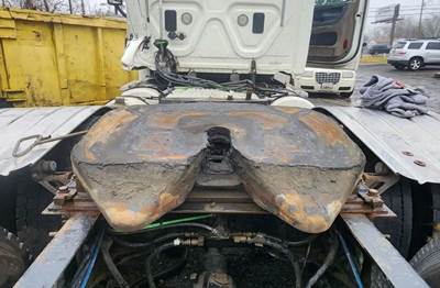 Fontaine AIR SLIDE Fifth Wheel for a 2016 Freightliner Cascadia 125