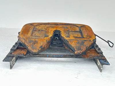 Fontaine Fifth Wheel for a 2013 Volvo VNL