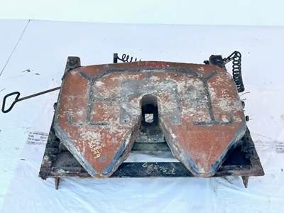 Fontaine Fifth Wheel for a 2014 Volvo VNL