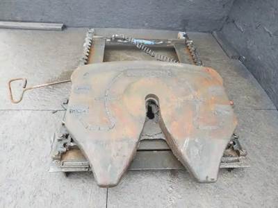 Fontaine SLTPL7000 Fifth Wheel for a 2012 International PROSTAR