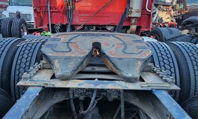 Fontaine SLTPL7000 Fifth Wheel for a 2007 Volvo VNL