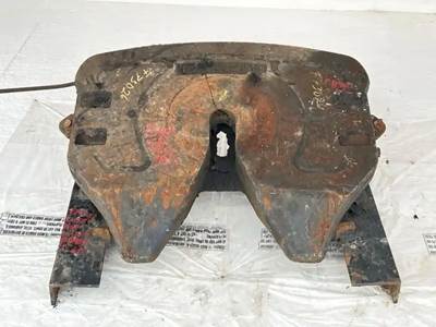 Fontaine SLTPL7000 Fifth Wheel for a 2004 Freightliner ST112