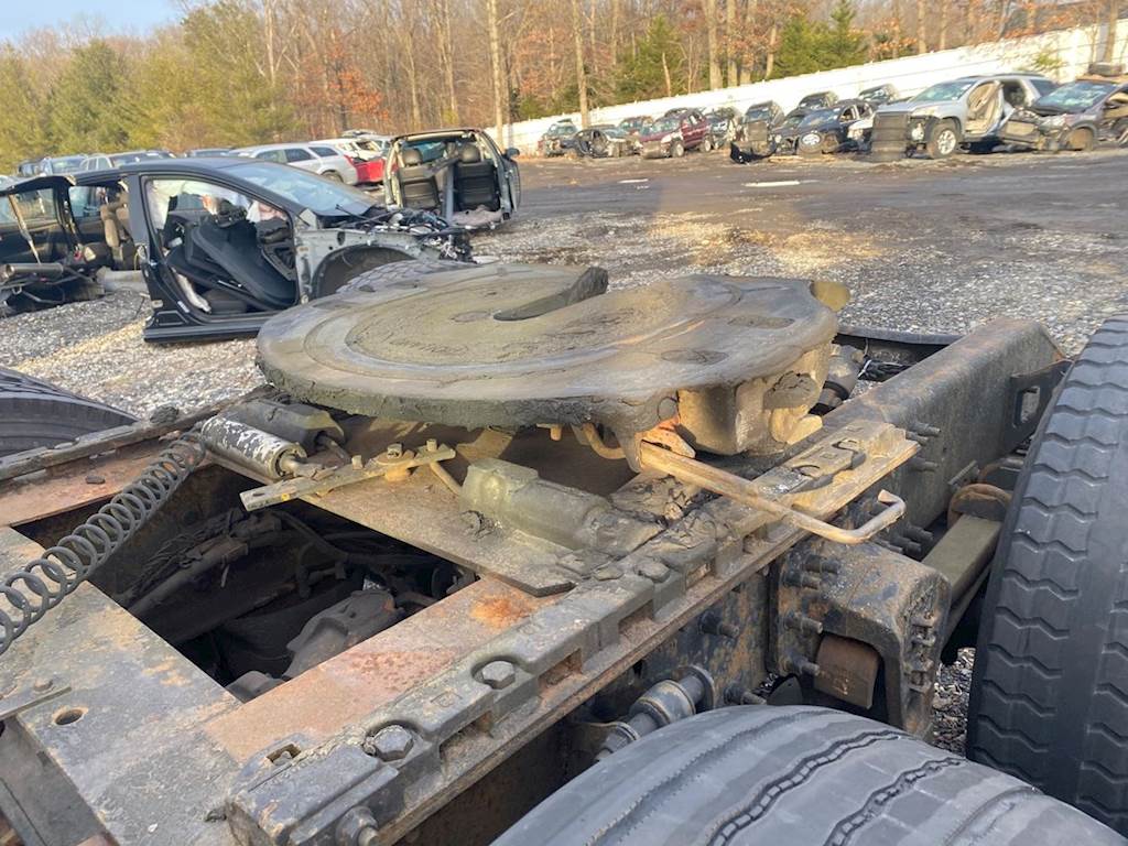 Holland AIR SLIDE Fifth Wheel for a 2003 Volvo VNL For Sale Elkton