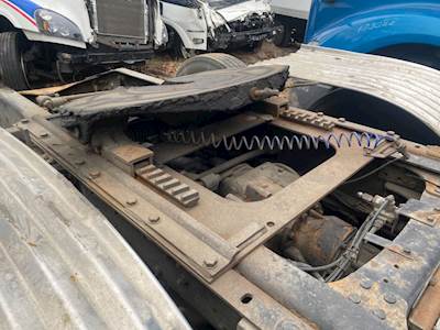 Holland AIR SLIDE Fifth Wheel for a 2010 Mack CHU613