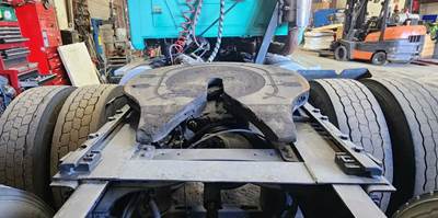 Holland AIR SLIDE Fifth Wheel for a 2006 Mack CHN613