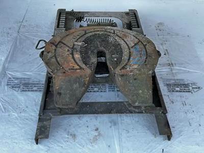 Holland AIR SLIDE Fifth Wheel for a 2007 Freightliner Columbia 120