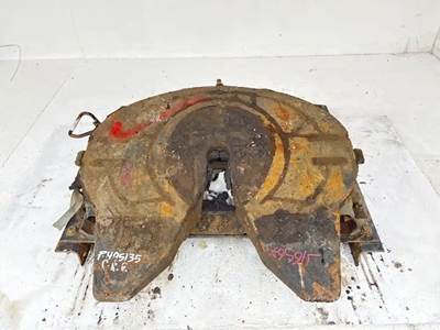 Holland FW35F812XL00 Fifth Wheel for a 2013 Freightliner Cascadia 113