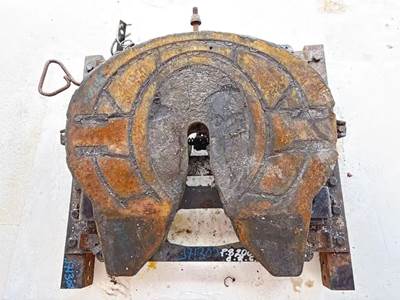 Holland FW35J812XL80 Fifth Wheel for a 2019 Kenworth T680